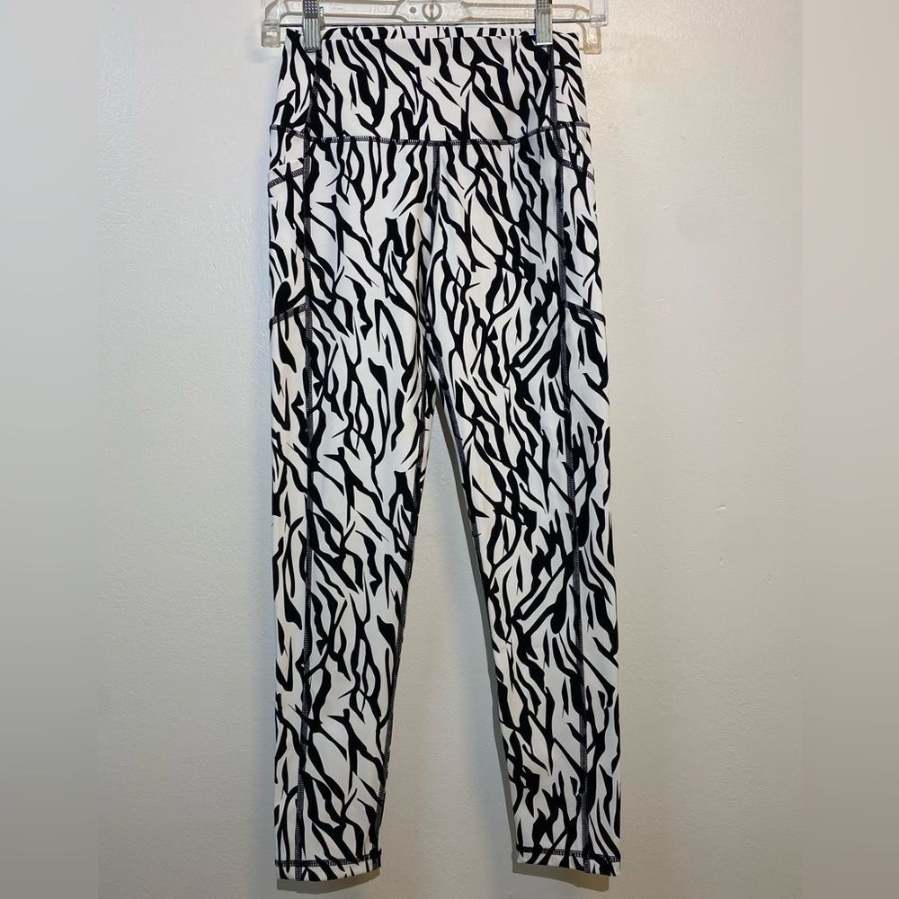 Zyia Active Zebra print leggings sz.‎ 6-8